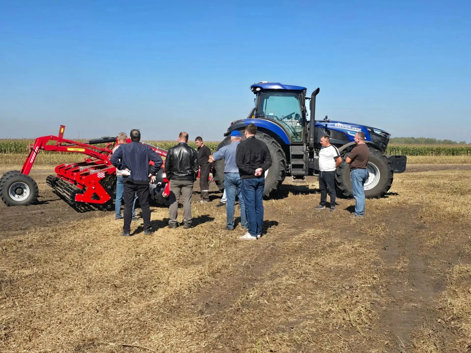 Дисковая борона FEATAGRO: демонстрация возможностей в Новосибирской области.